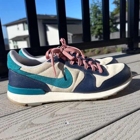 Nike Internationalist ID Women's Size 9 Shoes Tennis Running Sneaker CW7635-991 - Picture 1 of 11
